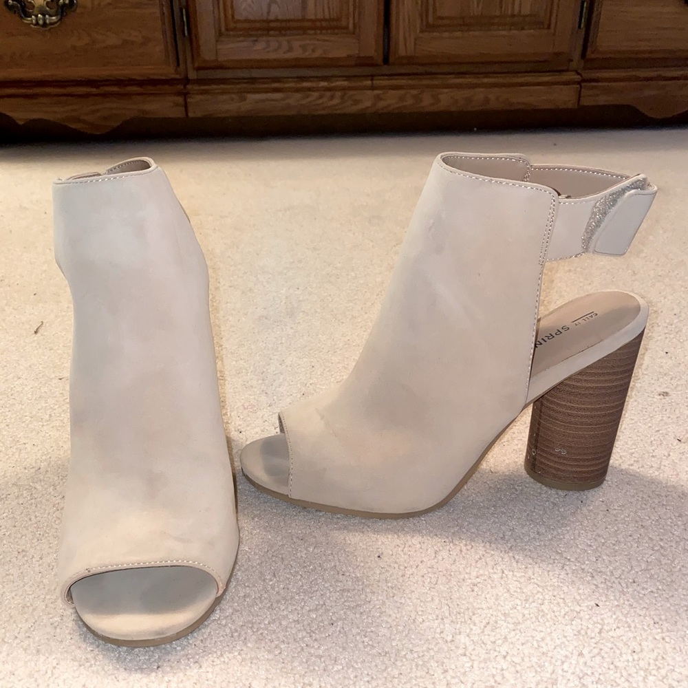 Suede Beige Sandals w Wood Heel